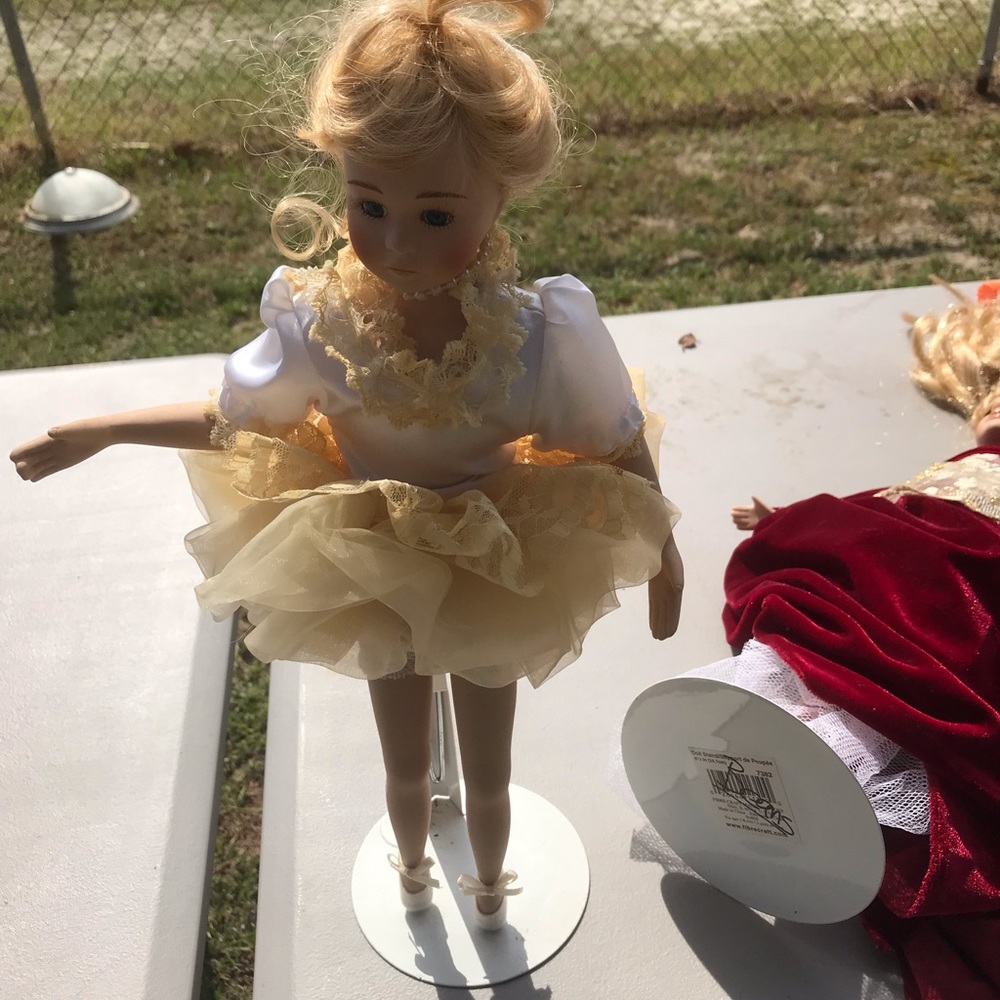 Dolls - Picture 3 of 8